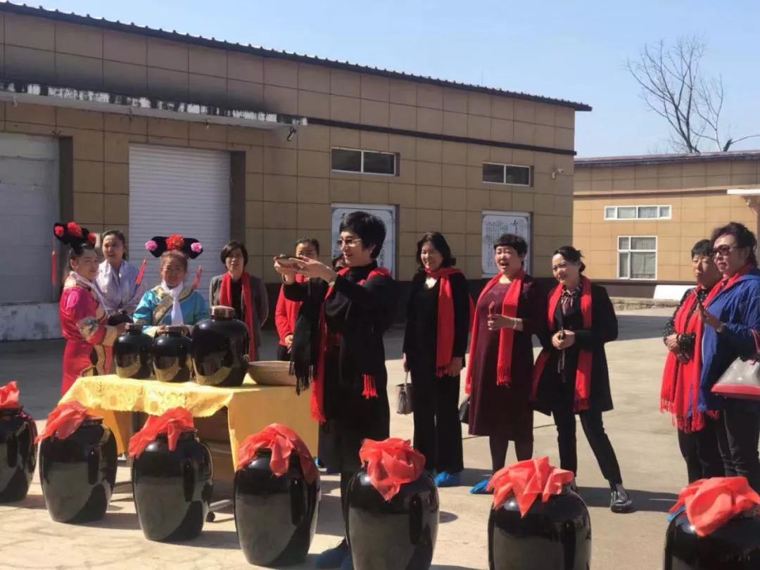 黑龙江省食品工业协会会长及女企协莅临酒业参观！