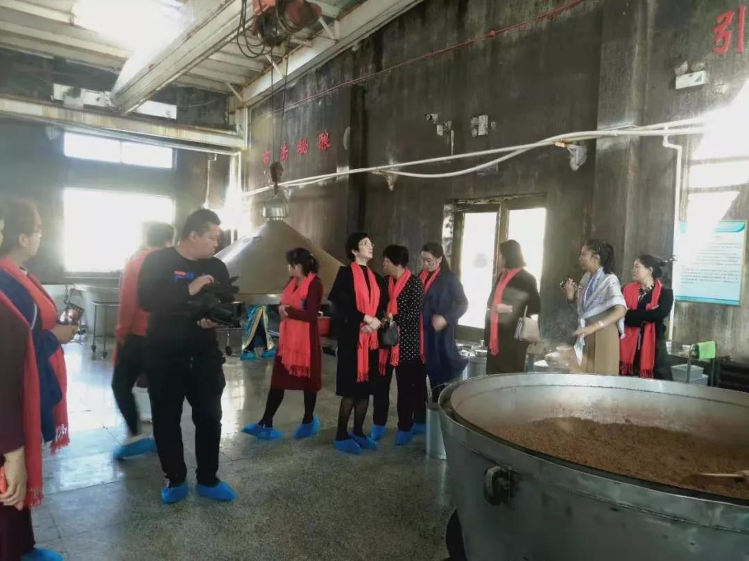 黑龙江省食品工业协会会长及女企协莅临酒业参观！